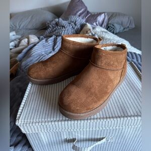 SO® Lupita Women's Cozy Mini Boots - 9